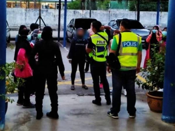 Seramai 15 wanita yang didapati berzumba dibawa ke Ibu Pejabat Polis Daerah Kuala Muda untuk tindakan lanjut.