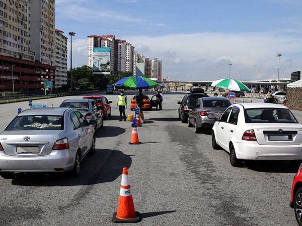 Tinjaun sekatan jalan raya Plaza Tol Sungai Besi