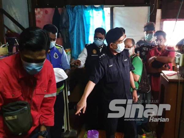 Seramai 14 lelaki tidak serik apabila sekali lagi ditahan dan dikompaun kerana berkumpul dalam sebuah bangsal di Kampung Bagan Jermal di sini sambil menikmati air ketum petang semalam.