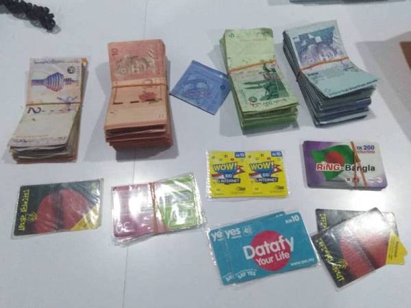 Polis merampas wang tunai berjumlah RM1,700 dengan tertangkapnya seorang lelaki yang cuba pecah masuk sebuah kedai di Bandar Tasik Puteri, Selangor, hari ini.