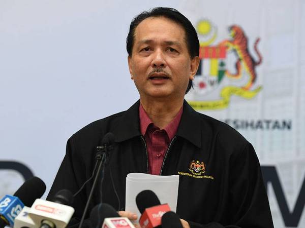 Ketua Pengarah Kesihatan Datuk Dr Noor Hisham Abdullah pada sidang media harian berkaitan jangkitan COVID-19 di Kementerian Kesihatan. - Foto Bernama