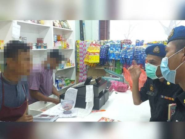 Sebuah kedai runcit di Bukit Jelutong, Shah Alam dikompaun RM2,500 kerana menjual gula pasir melebihi harga kawalan.