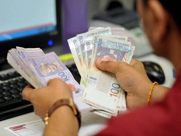 Ringgit berada pada 4.2640/2720 berbanding dolar AS daripada 4.2740/2810 semasa ditutup semalam.