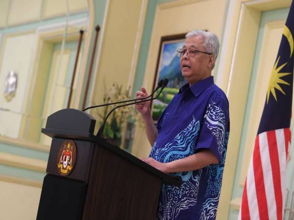 Ismail Sabri ketika sidang media harian perkembangan Perintah Kawalan Pergerakan Bersyarat (PKPB) di Bangunan Perdana Putra hari ini. - Foto Bernama
