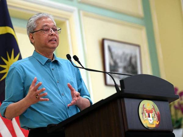 Ismail Sabri ketika sidang media harian perkembangan Perintah Kawalan Pergerakan Bersyarat (PKPB) di Bangunan Perdana Putra hari ini. -Foto Bernama