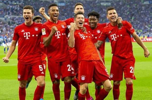 Sebahagian pemain Bayern meraikan kemenangan -Foto Getty Images