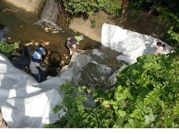 Kerja kerja pembersihan lokasi dipantau oleh JAS.