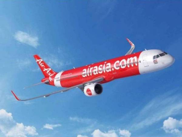 AirAsia Bhd mengalu-alukan keputusan kerajaan untuk tidak mewajibkan penjarakan sosial dalam penerbangan.