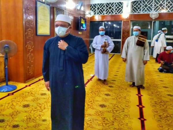 Tuanku Syed Faizuddin Putra Jamalullail ketika berangkat melancarkan program imarah penambahan jemaah masjid.