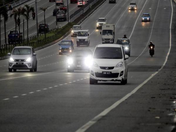 Aliran trafik di kebanyakan lebuh raya utama dilaporkan lancar. - Foto Bernama