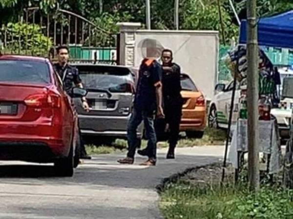 Suspek berjaya ditahan selepas berlaku pergelutan.