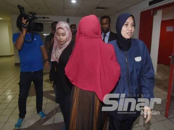 Tertuduh, Zabidah Sulaiman sebelum ini dihadapkan ke Mahkamah Sesyen di sini atas dakwaan melakukan pecah amanah wang zakat berjumlah RM5,000. (Gambar fail Sinar Harian)