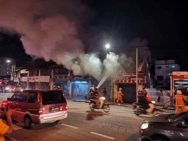 Kebakaran rumah kedai yang berlaku malam semalam.