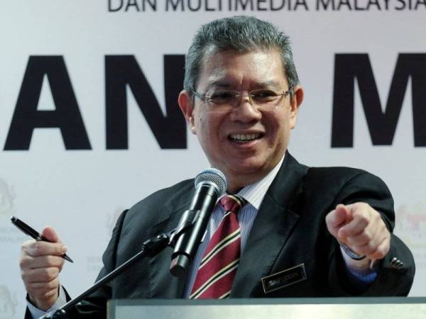 Saifuddin semasa sidang akhbar selepas membentangkan Kad Laporan 100 Hari beliau di Kementerian Komunikasi dan Multimedia hari ini.