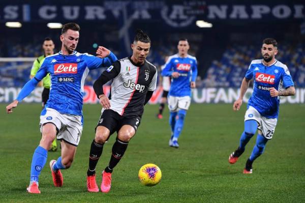 Ronaldo di kawal ketat pertahanan Napoli -Foto: Reuters