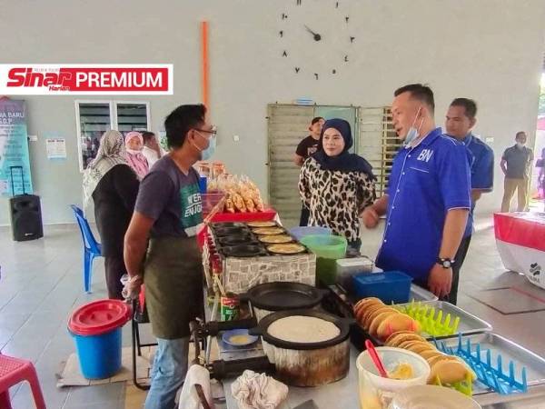 Mohd Shahrim menemui masyarakat setempat pada hari kedua tempoh berkempen semalam.