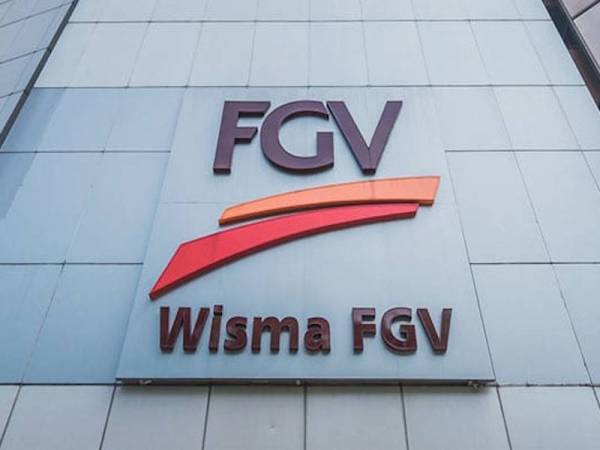 Saham FGV Holdings Bhd menokok tiga sen kepada RM1.06 sen dengan 566,250 saham bertukar tangan.