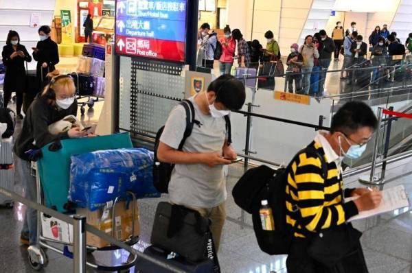 Jumlah ketibaan di lapangan terbang terbesar di Taiwan meningkat mendadak pada Isnin, hari pertama Taiwan membuka pintu kepada pelancong perniagaan dari negara dan kawasan tertentu.