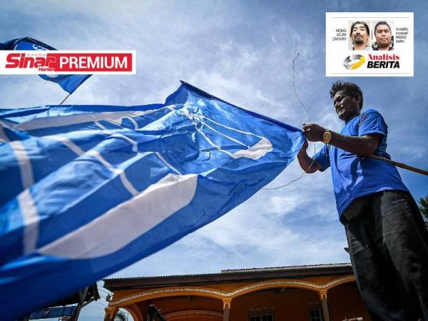 Penyokong Barisan Nasional, Ibrahim Mat Isa, 62, memasang bendera di halaman rumahnya ketika tinjauan Pilihan Raya Kecil (PRK) Dewan Undangan Negeri (DUN) Chini di Felda Chini 1, semalam. Hari pengundian bagi PRK DUN Chini ditetapkan pada 4 Julai ini. - Foto Bernama