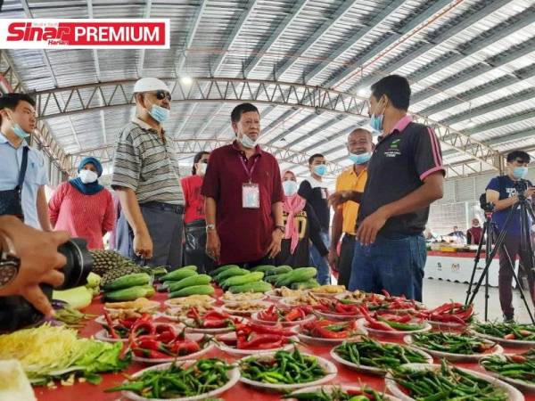 Tengku Zainul Hisham pula menggunakan pendekatan bersemuka dengan pengundi dalam berkempen.