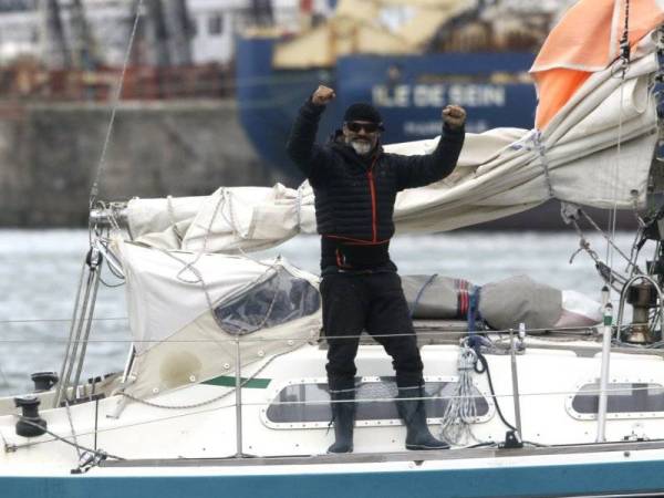 Juan Manuel Ballestero berlabuh di Mar del Plata, Argentina selepas hampir tiga bulan bagi menemui kedua ibu bapanya.