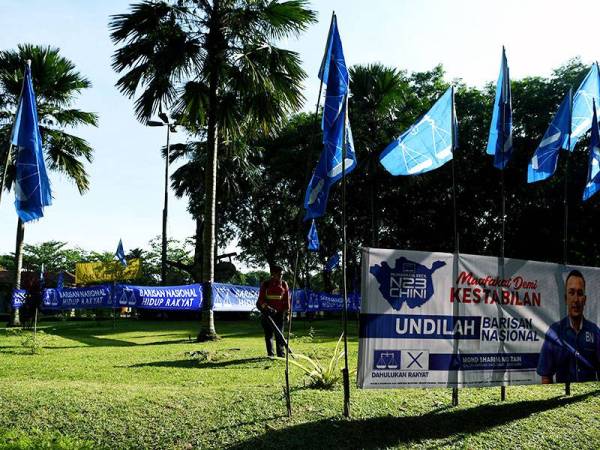 BN mula memenuhkan kawasan PRK DUN Chini N.23 dengan bendera dan kain rentang BN dalam kempen PRK DUN Chini N.23 di Bandar Dara Chini. -Foto Bernama