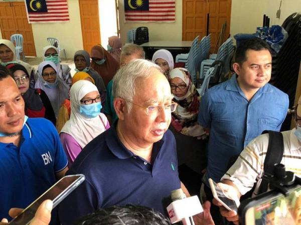 Najib ketika ditemui pemberita di Dewan Bakti Felda Chini 5, semalam.