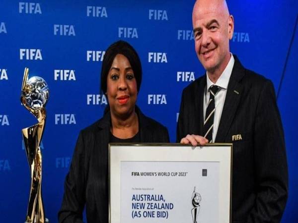 Presiden FIFA, Gianni Infantino semasa mengumumkan FFA dan NZF sebagai tuan rumah Piala Dunia 2023.