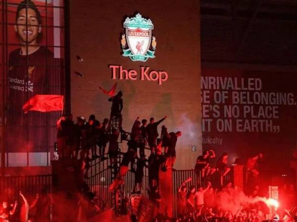 Penyokong-penyokong Liverpool berpesta meraikan kejayaan kelab Merseyside itu mengakhiri kemarau tiga dekad kejuaraan liga utama Inggeris awal pagi tadi.