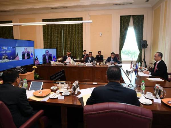 Muhyiddin menyampaikan ucapan pada Sidang Kemuncak ASEAN ke-36 melalui persidangan video di Bangunan Perdana Putra hari ini. Foto: Bernama