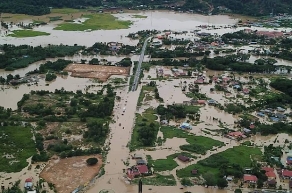 Sebanyak 11 daerah yang melibatkan 132 kampung di Sabah, terjejas akibat hujan lebat Sabtu lepas.