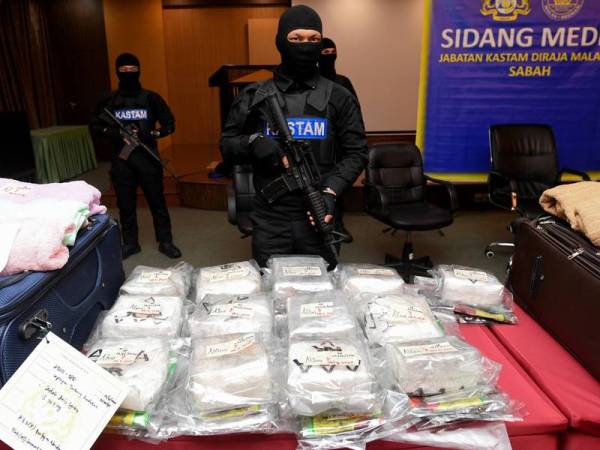 Sebahagian bungkusan dadah jenis methamphetamine yang berjaya dirampas oleh pihak Kastam di Lapangan Terbang Sandakan pada 23 Jun lalu.