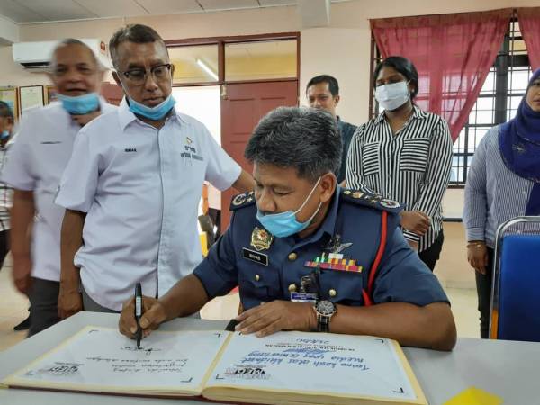 Abdul Wahab melawat Pusat Media di Kampung Baru Salong, hari ini