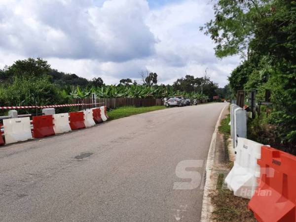 Lokasi jambatan di FT009 Seksyen 23.6 Jalan Tampin–Kuala Pilah yang terpaksa ditutup bermula tengah malam ini. 