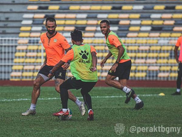 Imbas kembali... Skuad The Bos Gaurus ketika menjalani latihan penuh di Stadium Perak pada 26 Februari lalu. - Foto Perak TBG