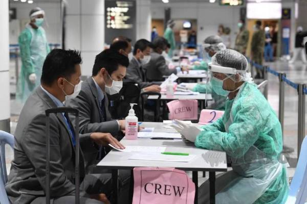 Semua pihak termasuk kru pesawat perlu menjalani saringan Covid-19 di KLIA. - Foto Sumber Internet