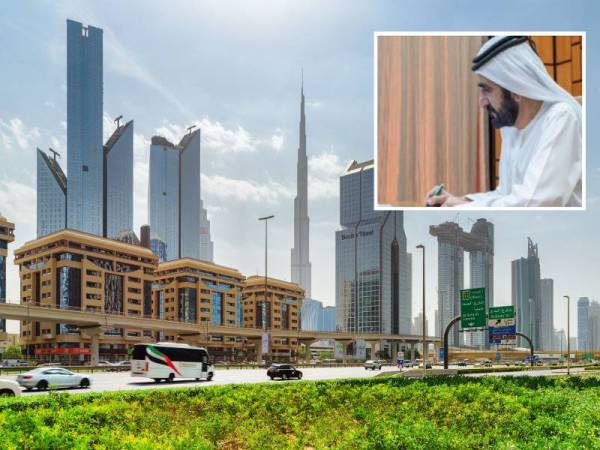 50 peratus pusat perkhidmatan kerajaan dimansuhkan dan bakal ditukar kepada platform digital dalam masa dua tahun. Gambar kecil: Sheikh Mohammed bin Rashid Al Maktoum. Gambar kecil: Sheikh Mohammed bin Rashid Al Maktoum.