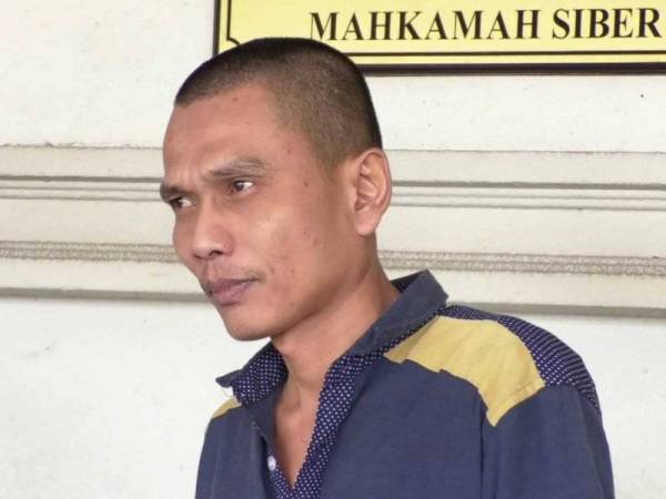 Shahril keluar dari Mahkamah Sesyen Kuala Lumpur sebelum dihantar ke Penjara Kajang, hari ini.