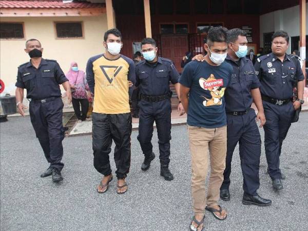 Kedua beradik mengaku tidak bersalah kurung dan pukul seorang jurukimpal dalam kejadian di Kampung Bukit Gasing di sini 1 Julai lalu.