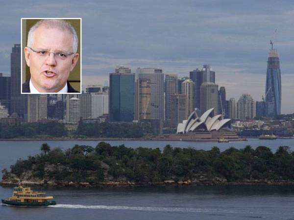 Kira-kira 10,000 penduduk Hong Kong yang menetap di Australia memegang pas pelajar atau visa pekerja sementara. Gambar kecil: Scott Morrison. - Foto: Agensi