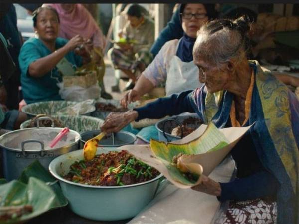 Mbah Lindu menjual nasi berlauk atau gudeg sejak zaman penjajahan Jepun meninggal dunia pada usia 100 tahun semalam. - Foto Kompas