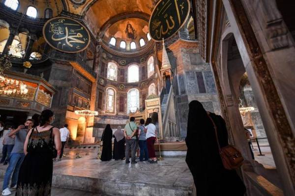 Ruang dalam Hagia Sophia ketika ia masih menjadi sebuah muzium. - Foto AFP