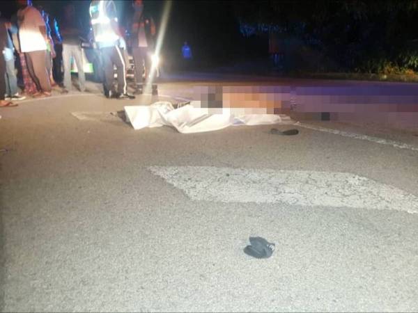 Mangsa maut apabila digilis sebuah treler dalam kejadian di Kilometer 41 Jalan Kuala Selangor - Teluk Intan malam tadi.