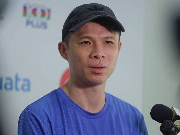 Pengarah Kejurulatihan Persatuan Badminton Malaysia (BAM) Wong Choong Hann ditemuramah pemberita ketika sesi latihan pemain negara di Akademi Badminton Malaysia (ABM) hari ini. - Foto Bernama