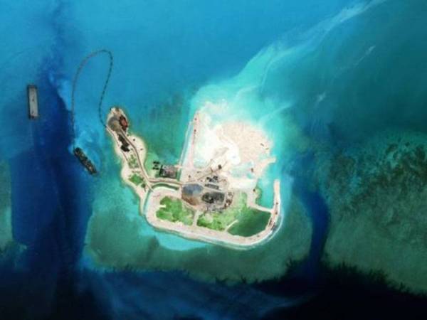 Kepulauan Spratly menjadi perebutan enam negara antara China dan Taiwan dengan empat anggota ASEAN, iaitu Malaysia, Brunei, Vietnam dan Filipina.