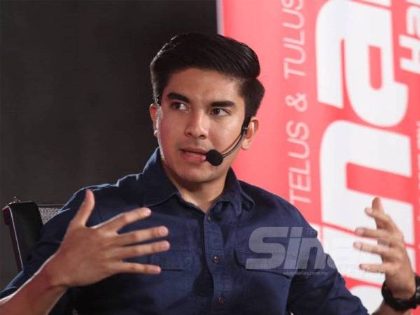 Syed Saddiq Syed Abdul Rahman ketika menjadi panelis Wacana 179 bertajuk Politik Malaysia: Sejauh mana suara anak muda didengari? di Studio F, Karangkraf di sini malam tadi.