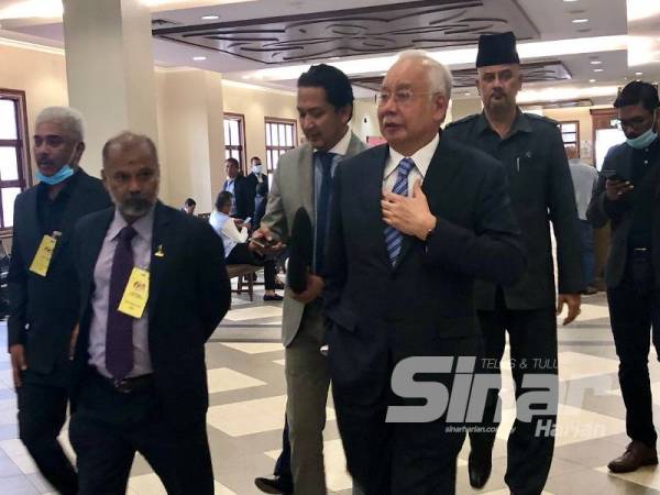 Najib hadir di Mahkamah Tinggi Kuala Lumpur bagi perbicaraan kes 1MDB hari ini.