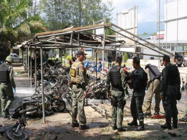 Seramai 10 orang termasuk dua kanak-kanak cedera dalam satu insiden letupan bom di Pattani, Thailand. - Foto Asian News Network