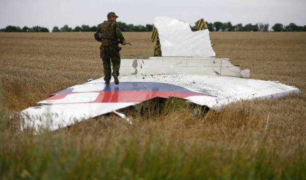 Pesawat malang MH17 ditembak jatuh pada 17 Julai 2014 itu mengorbankan kesemua 298 orang termasuk 15 anak kapal. - Foto Reuters