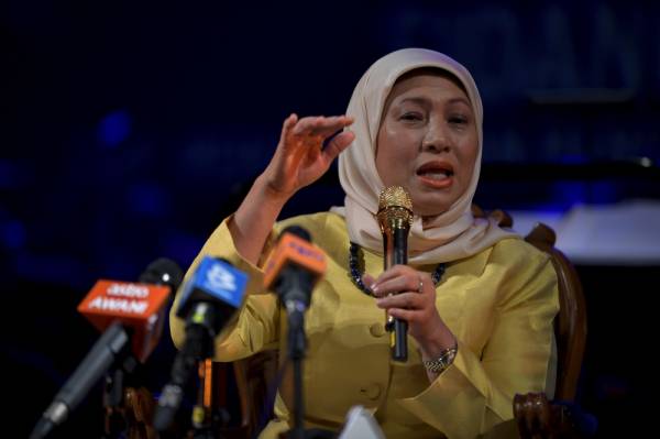 Nancy Shukri pada sidang media sempena penganjuran Konsert New Normal di Panggung Sari Istana Budaya, Kuala Lumpur hari ini. - Foto Bernama